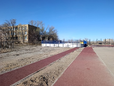 Хоккейная коробка с бетонируемыми упорными столбиками