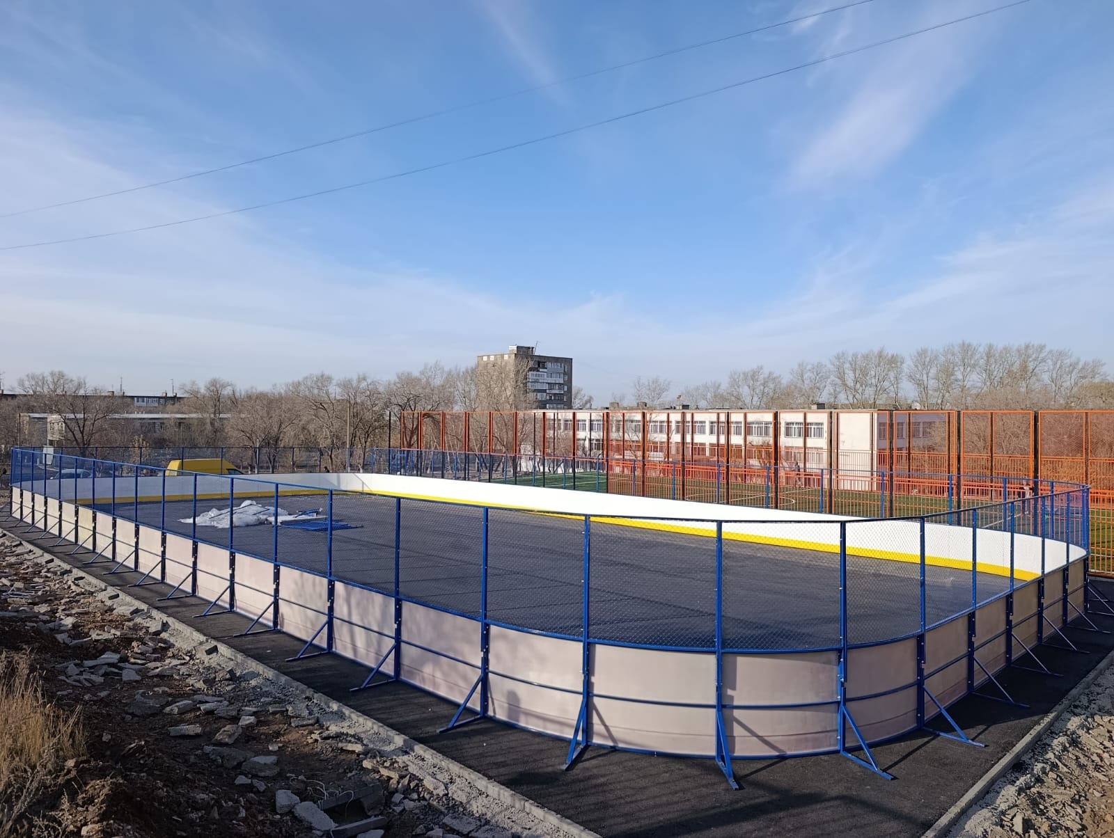 Закончили строительство многофункциональной спортивной площадки